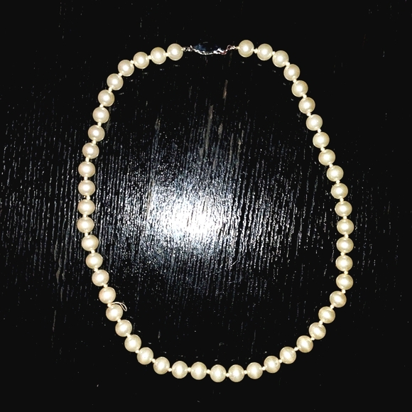 🤍Beautiful White Pearl Necklace🤍 - Picture 5 of 5